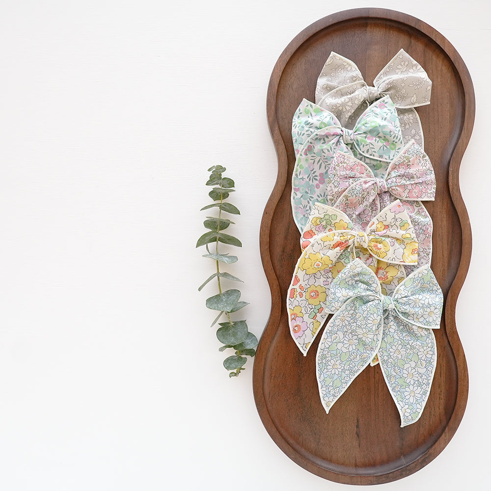 Nina - Edged Bow