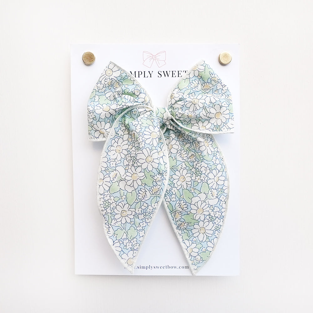 Beth - Edged Bow