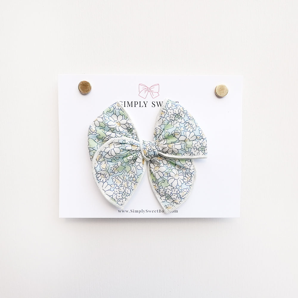Beth - Edged Bow