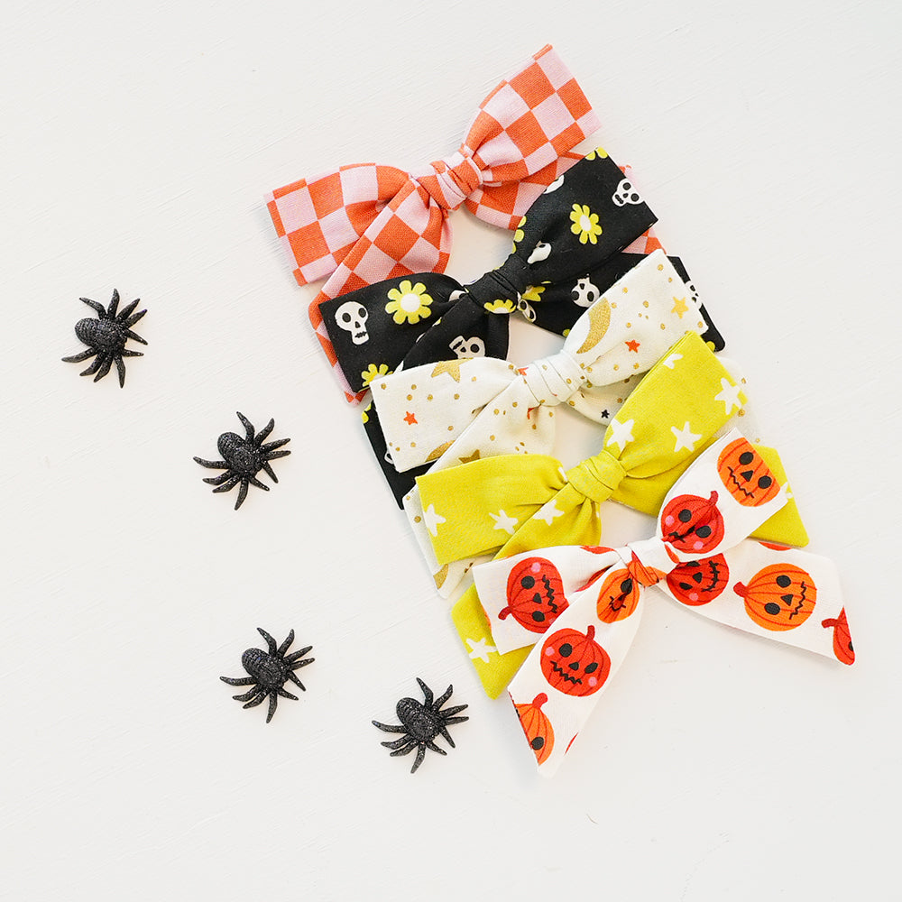 Hocus Pocus - Handtied Bow