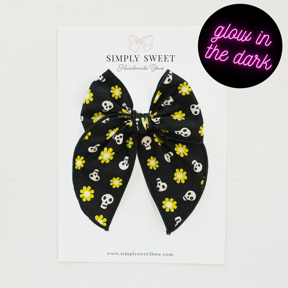 Hocus Pocus - Edged Bow