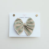 Mae - Edged Bow