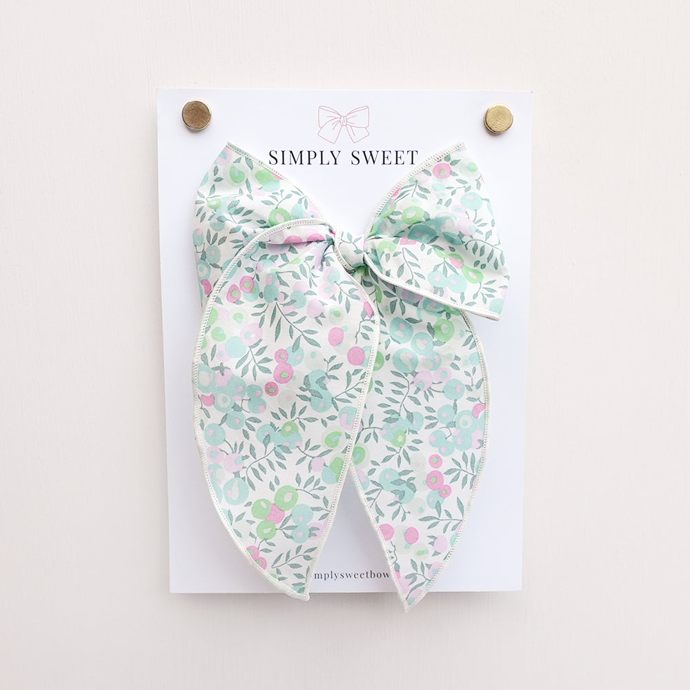 Nina - Edged Bow