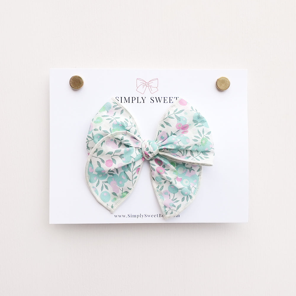 Nina - Edged Bow