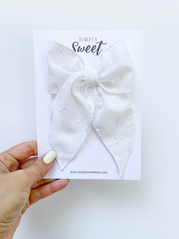 Betsy - Large Edged Bow