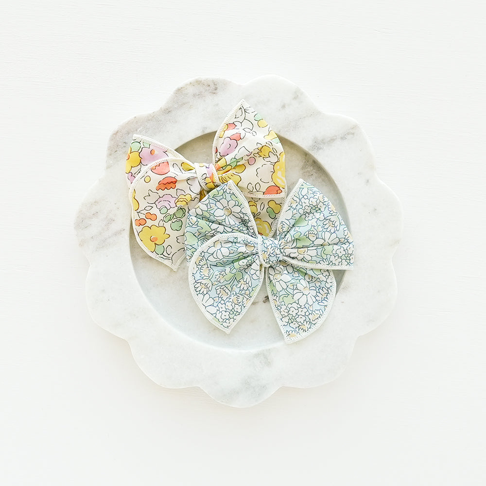 Beth - Edged Bow