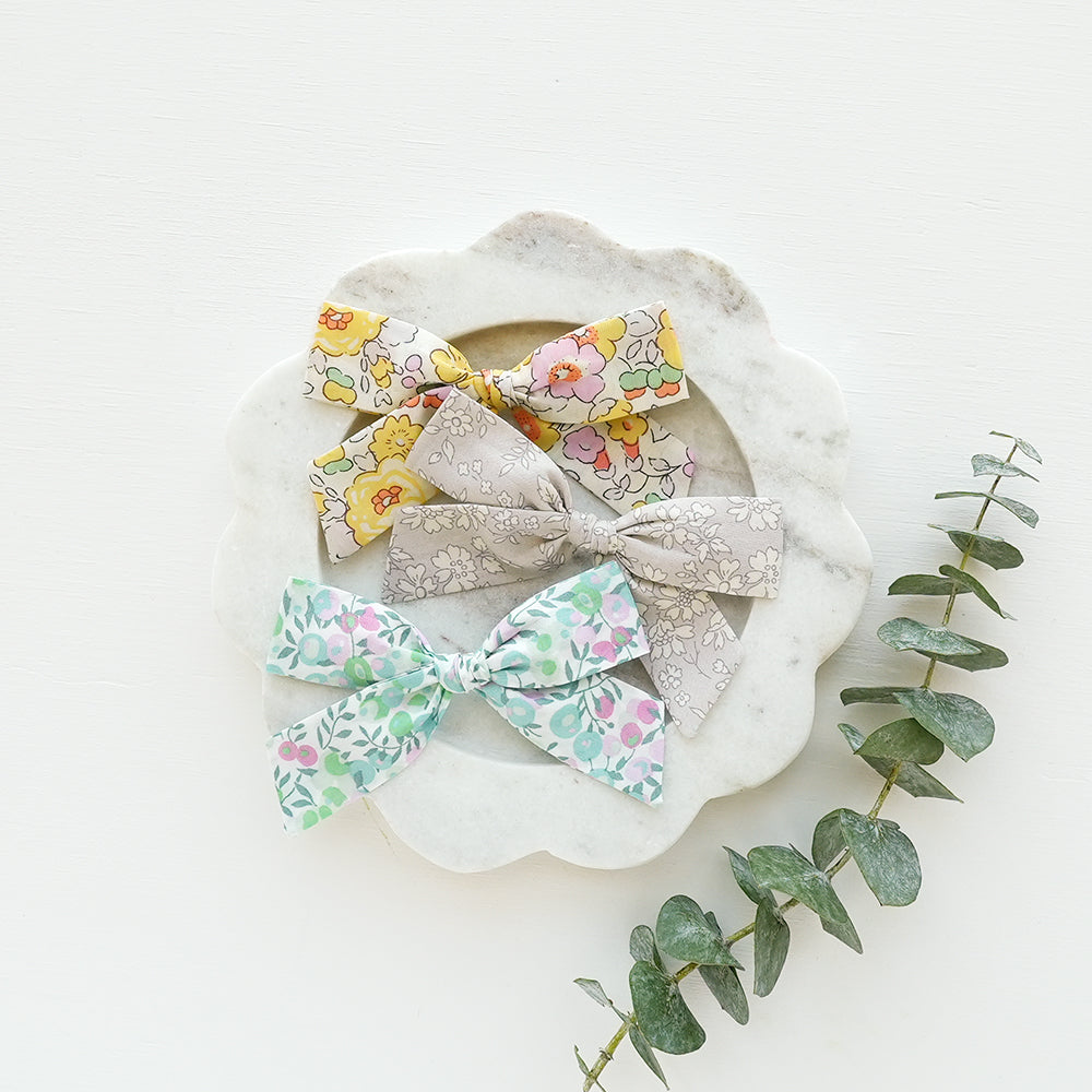 Ann - Handtied Bow