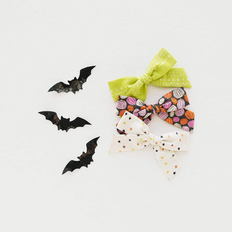 Poison Apple - Handtied Bow