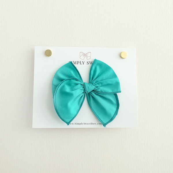 Courtney - Small Edged Bow