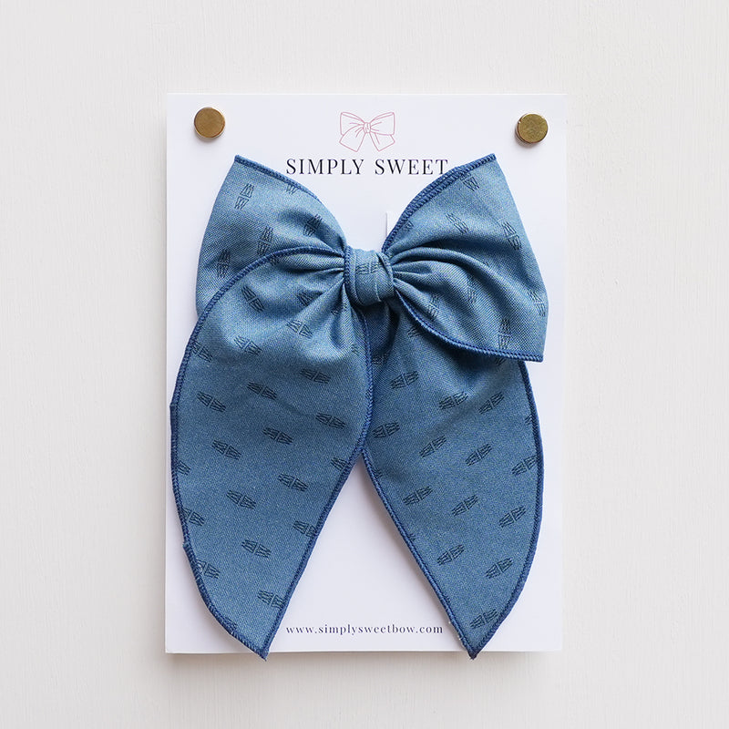 Dolly - Edged Bow