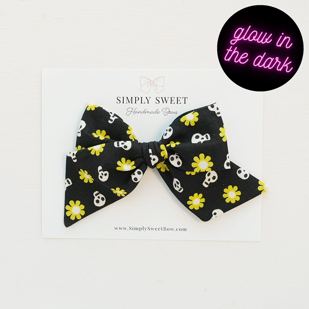 Hocus Pocus - Knot Bow