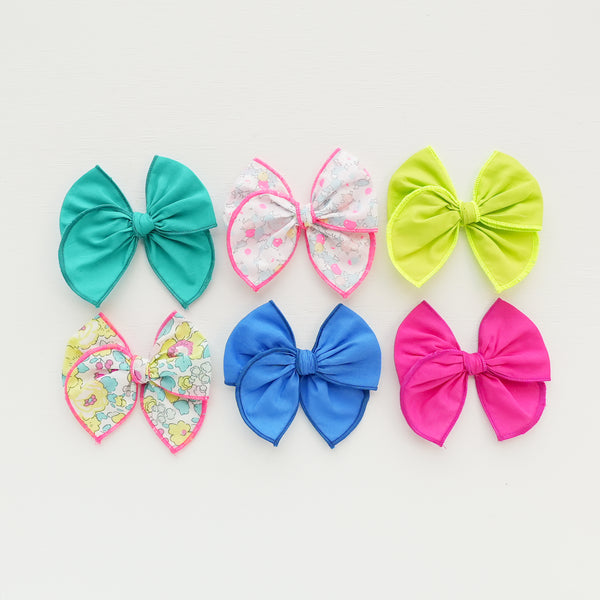 Jennifer - Small Edged Bow